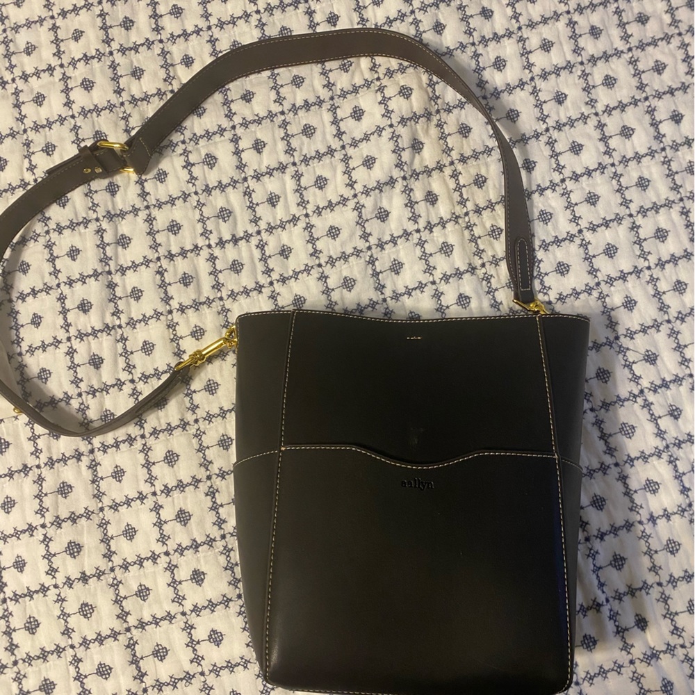 Aallyn Jordan Bucket Bag
